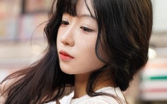 强行扒开女同桌腿玩弄的视频